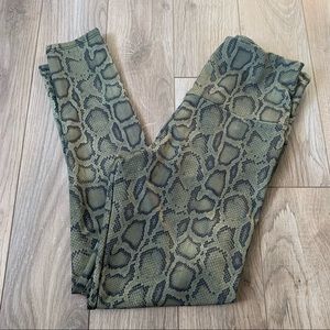 EUC Onzie green snakeskin leggings S/M